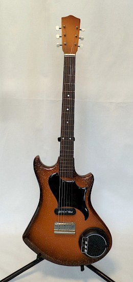 Huttl Folkamp guitar 1