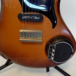 Huttl Folkamp guitar 3