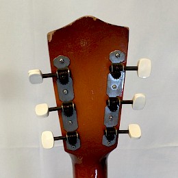 Huttl Folkamp guitar 5
