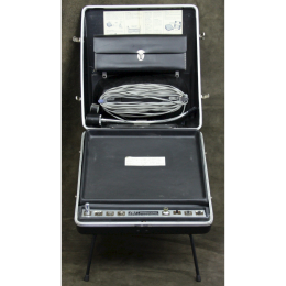 Ampli-Vox batterie operated amplifier made in Chicago Illinois USA 1970s 2