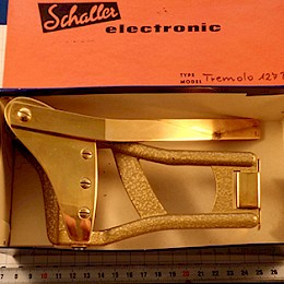 gold coloured Schaller heavy duty guitar tremolo tailpiece type: 127R a