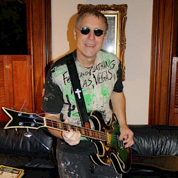 Leon on a Teisco-Idol bass1