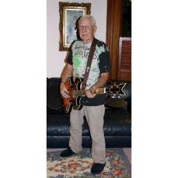 Oscar on aTeisco-Idol bass1