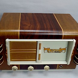 Guitarage's custom 5watt Radio amp5