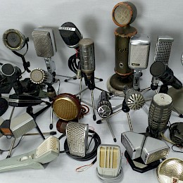 Lot of old vintage 40 -50 - 60s microphones!4