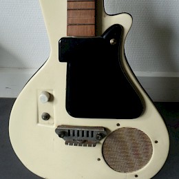 Early 1960s Meazzi Hollywood Transonic guitar 2