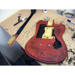 crucianelli_bass_guitar_in_red_vinyl_finished_project_1962_made_in_italy 2